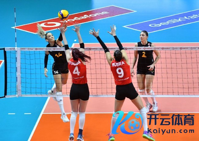 加拉塔萨雷女排策应卡鲁塔苏庞大