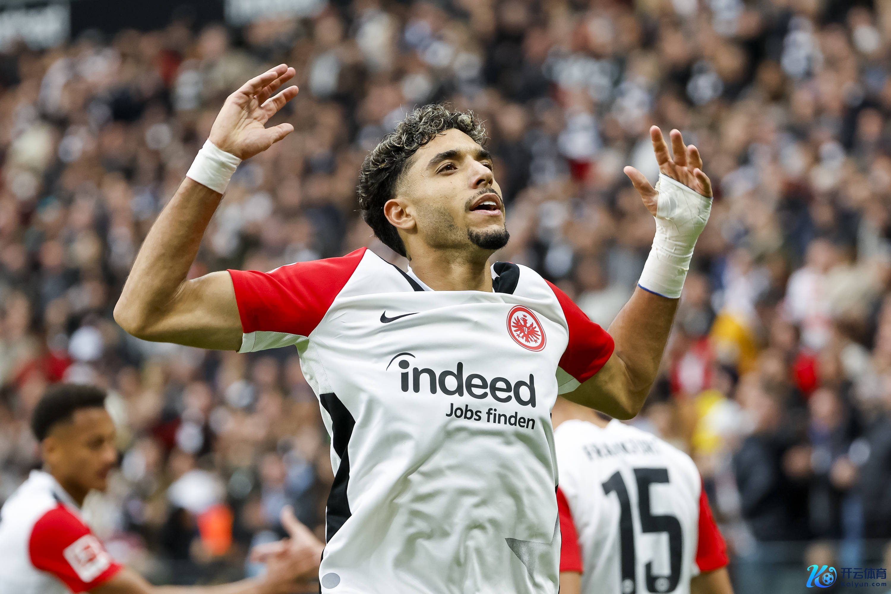 进球盛宴!法兰克福主场7-2大捷波鸿 埃基蒂克双响